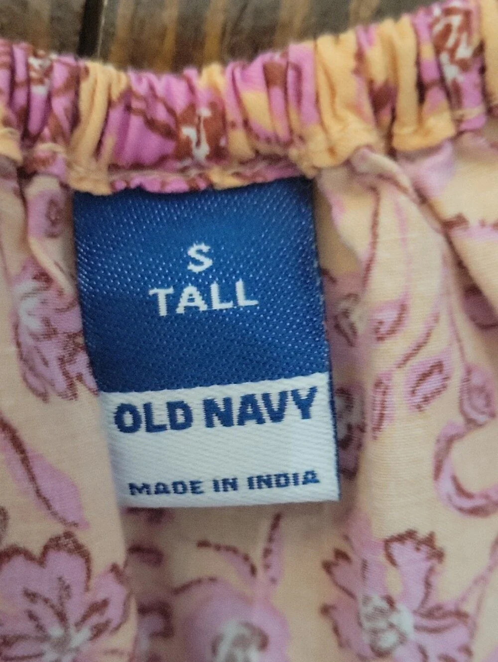 Old Navy Peach and Pink Floral V-Neck Smocked Waist Puff Sleeve Blouse Womens S